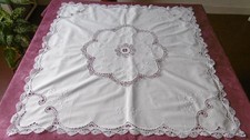 Nappe avec dentelle de Cluny