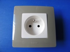 1 prise de courant avec terre