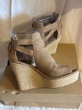UGG sandales compensées beige pointure  8 ou 39