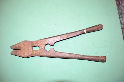 Cisaille barbelés - cisaille,