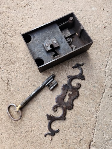 Ancienne serrure porte - de,
