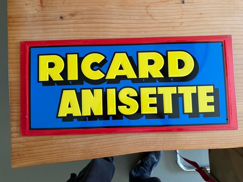 Tole embossée publicitaire