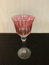 7 verres à vin couleur rouge
