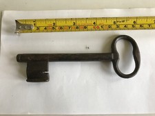 Ancienne grosse clé en fer