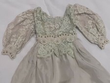Robe ancienne de poupée Old Dress Doll