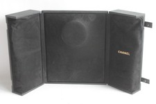 CHANEL Écrin pour collier