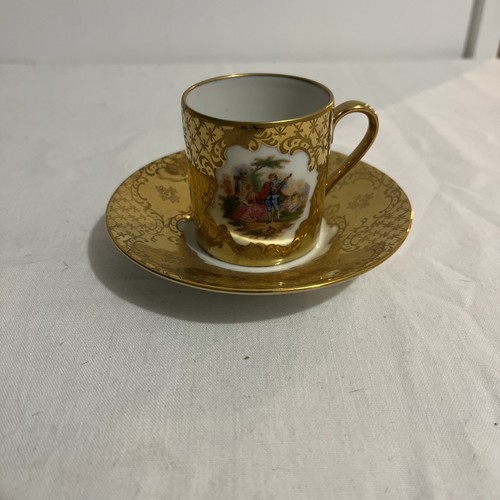 Tasse sous en - tasse,