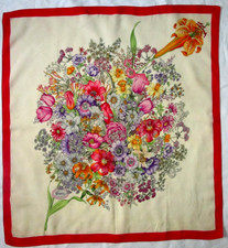 GUCCI foulard  soie  en  TBEG