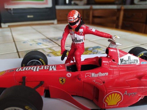 Figurine ferrari mickael - ferrari,