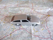 LAMBORGHINI 400 GT 1966 gris   IXO 1/43