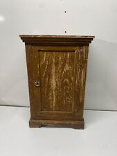 Ancienne petite armoire ou