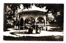 VIC-sur-CERE (15) SERVEUSE au