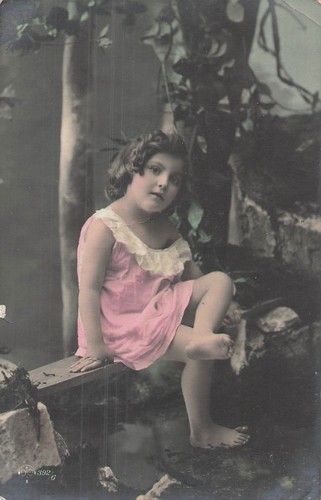 Petite fille pieds - petite, nus