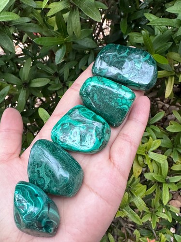 Grade malachite pebble - grade, a++