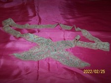 Application en tulle et soie