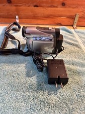 JVC Mini DV GR-D270U Camcorder Digital Video Camera 800x Zoom TURNS ON,NOT WORKS