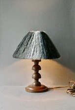 lampe en bois massif, en bois