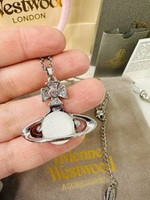 🪐🤍 Vivienne Westwood