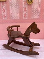 ANCIEN CHEVAL EN BOIS A BASCULE ET BECASSINE POUR POUPEE LOULOTTE BLEUETTE JOUET