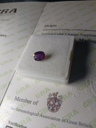 19carats saphir violet - 3.19carats,