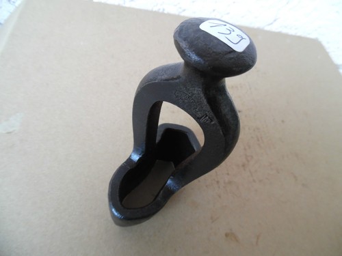 Old tool outil - /,