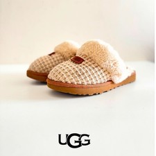 Pantoufles UGG en maille, taille 39, semelle plateforme.