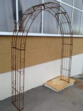 Grille noble arc de rose