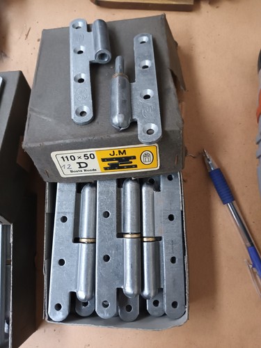 Boite paumelles 110 x - de,