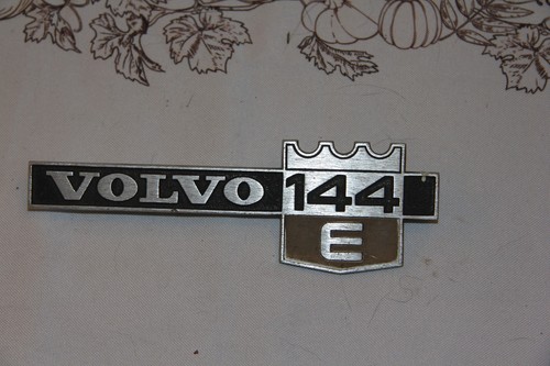 Vintage volvo 144 - volvo,