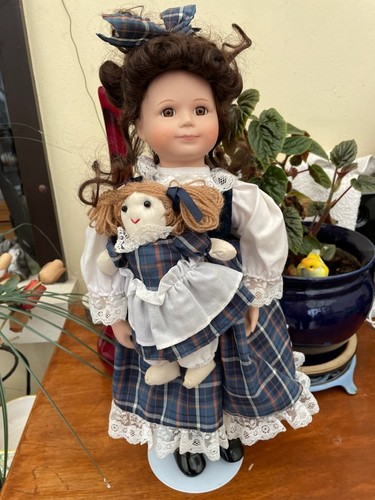 Poupee mundia porcelaine - poupee,