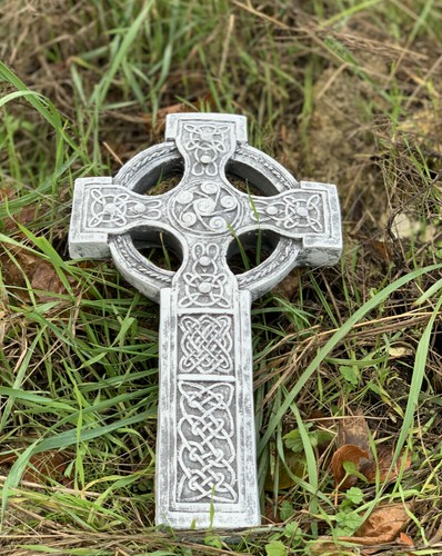 Tombe pierre tombale celtique - tombe,