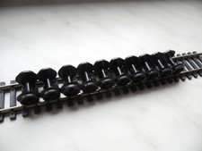 LOT OF 10 PLASTIC AXLES for