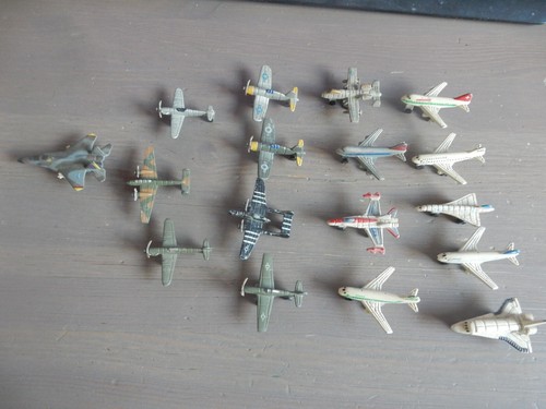 Lot petit avions militaire - petit,