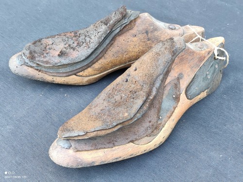 Paire formes chaussures - a,