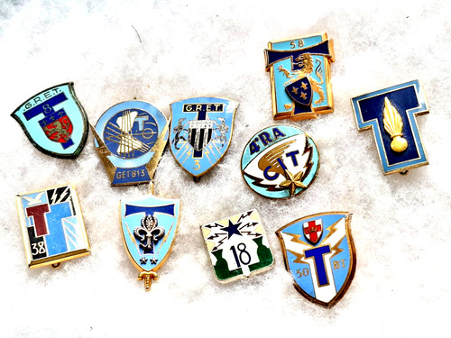 Lot 10 insignes - de,