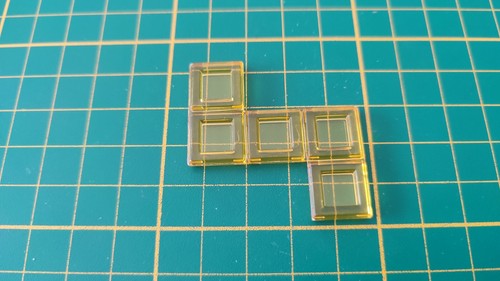 Polyominos jaune pentomino - , en