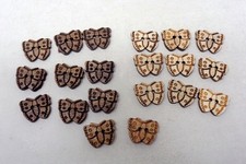 Lot 20 Boutons anciens en bois