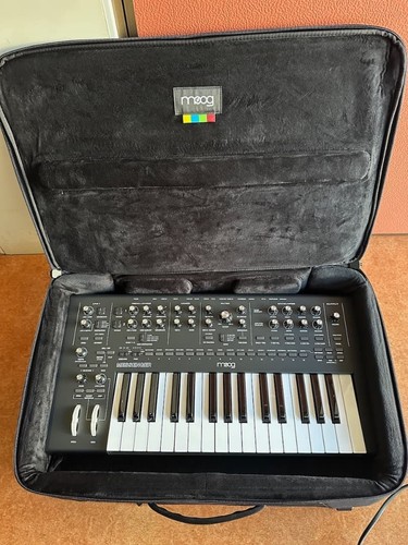 Synthétiseur analogique moog - synthétiseur,