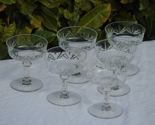 Service de 6 coupes à