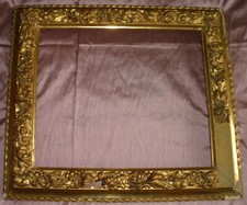 Cadre en bois & stuc doré à