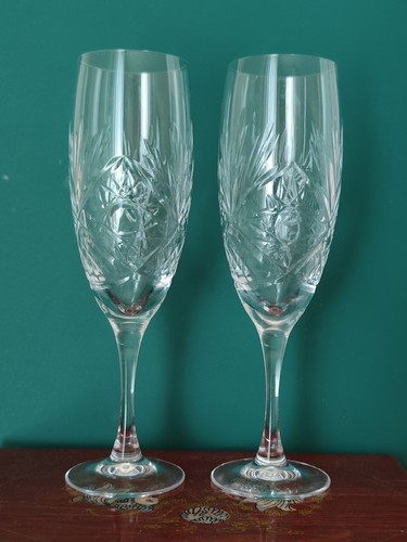 Deux flûtes champagne - à,