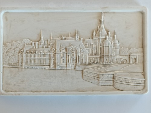 Bas relief château - bas,