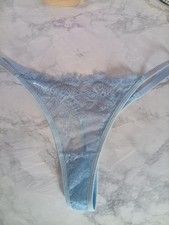 string femme parfumé