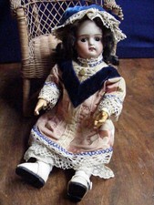 poupée ancienne tête en porcelaine marqué L'ancre jules Verlingue hauteur 30cm.