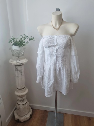 Robe blanche crochet épaules