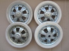 Lot de 4  roues pour voiture a pedales jouet ancien diamètre 17 cms