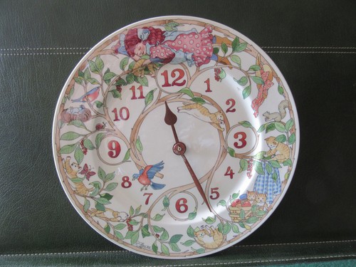 Horloge faience emaillee - ,