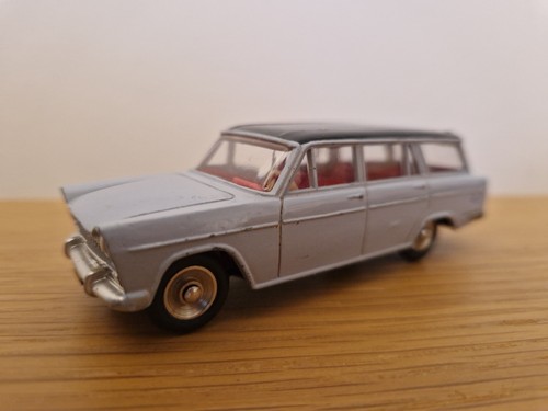 Dinky toys fiat 1800 break - toys,