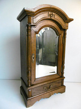 TRÈS BELLE ARMOIRE DE POUPÉE