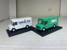 ATLAS HO 1/87 STEP VAN LOT OF 2 TRUCKS LINEN SERVICE & PRESS CITY SCENE MOW LOAD